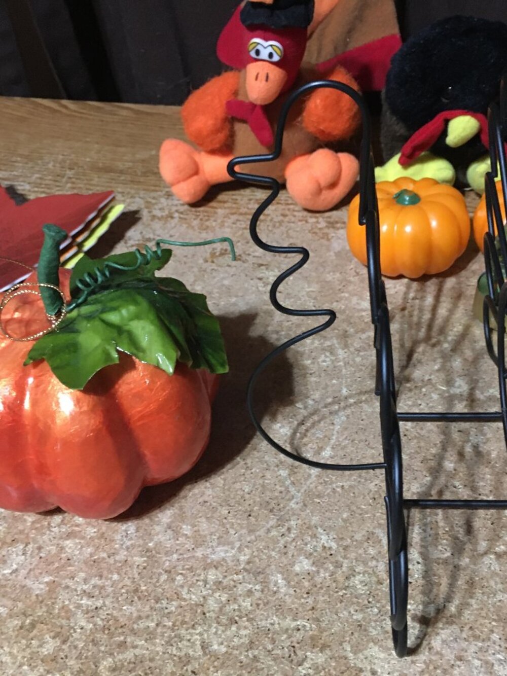THANKSGIVING DECORATION LOT CANDLES SOAP PLATE HONEYCOMB PUMPKIN TURKEY TOWELS - Picture 8 of 16
